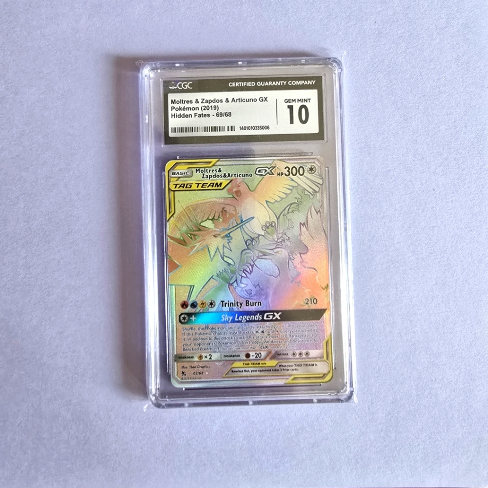 Pokémon TCG Moltres, Zapdos, Articuno GX CGC 10